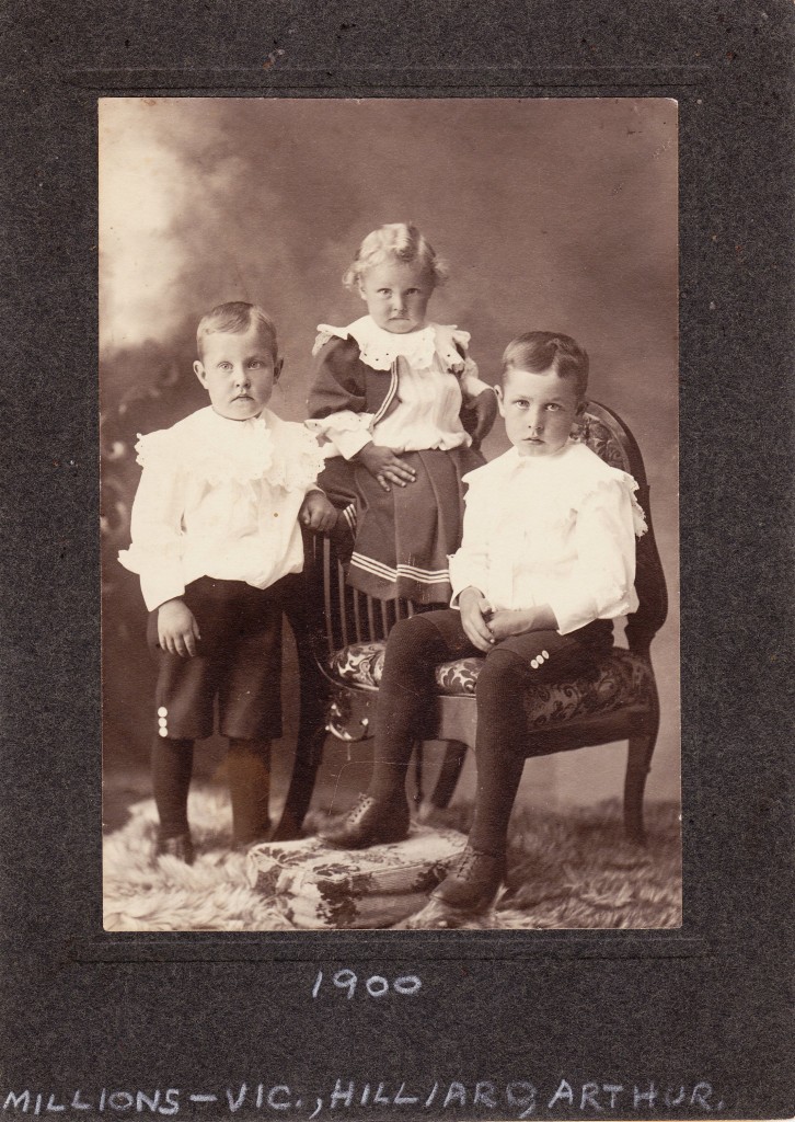 creepy family photos old