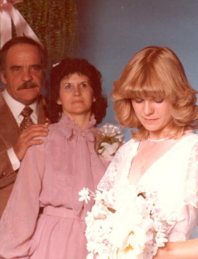 awkward parents picture, funny wedding picture